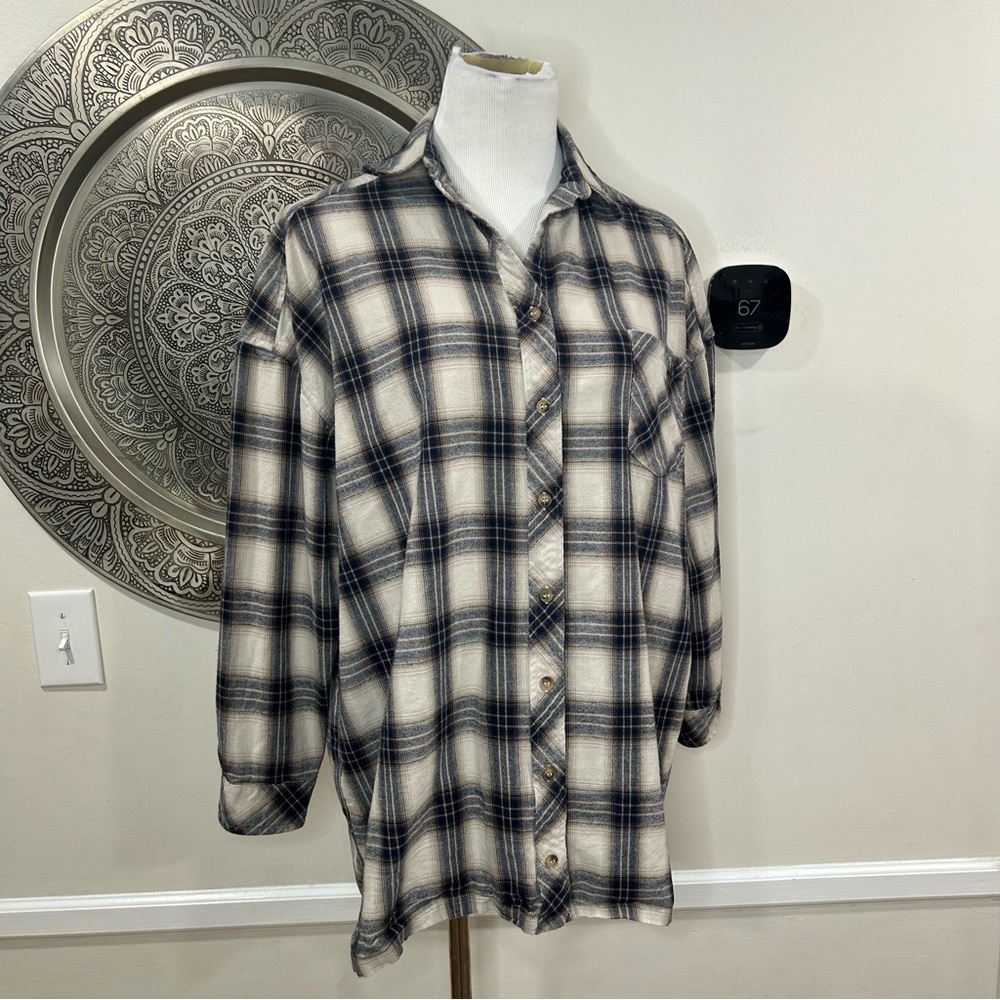 Lovers and Friends Blue and Ivory Plaid Flannel Size : Small - Picture 6 of 10